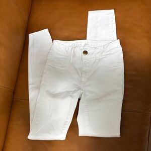 AMERICAN EAGLE White Skinny Jeans